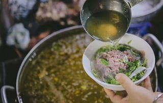 Cách ninh hầm xương nấu phở bò
